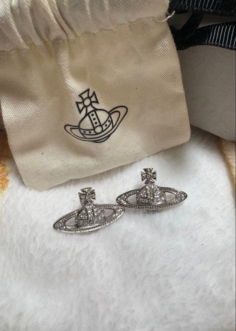 メルカリ ヴィヴィアン・ウエストウッド ピアス