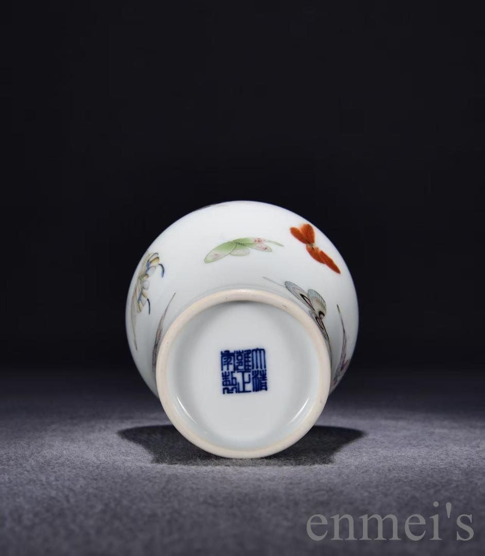 中国古美術・旧蔵・大清雍正紋・粉彩彩蝶図梅瓶・花瓶・白磁・古陶磁器・賞物・時代物