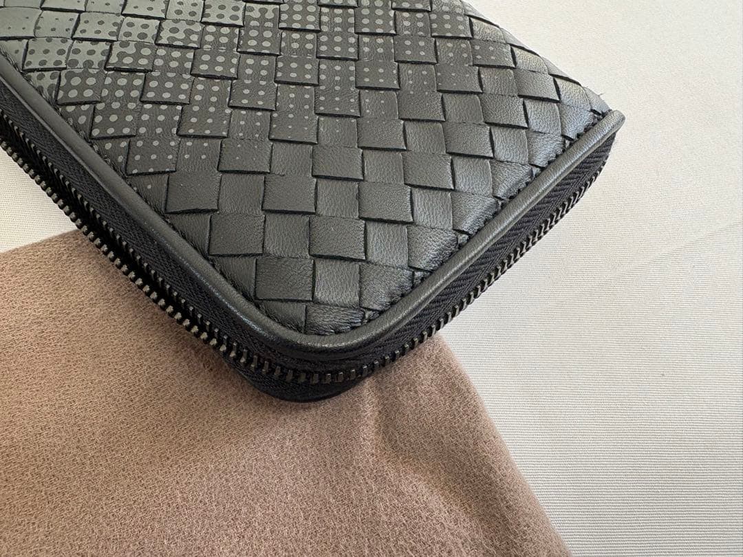 未使用Bottega Veneta ブラック、メタルグレー　レザー長財布
