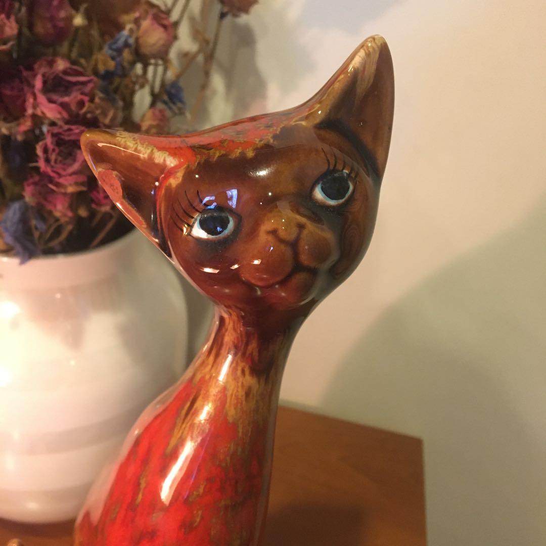 アメリカビンテージ手描きの瞳やまつ毛が美しく、模様が芸術的な猫ちゃんの陶器