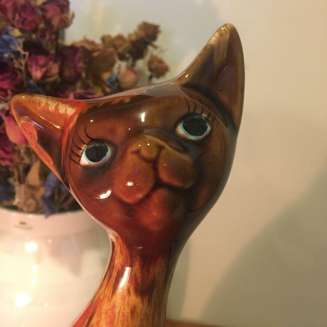 アメリカビンテージ手描きの瞳やまつ毛が美しく、模様が芸術的な猫ちゃんの陶器