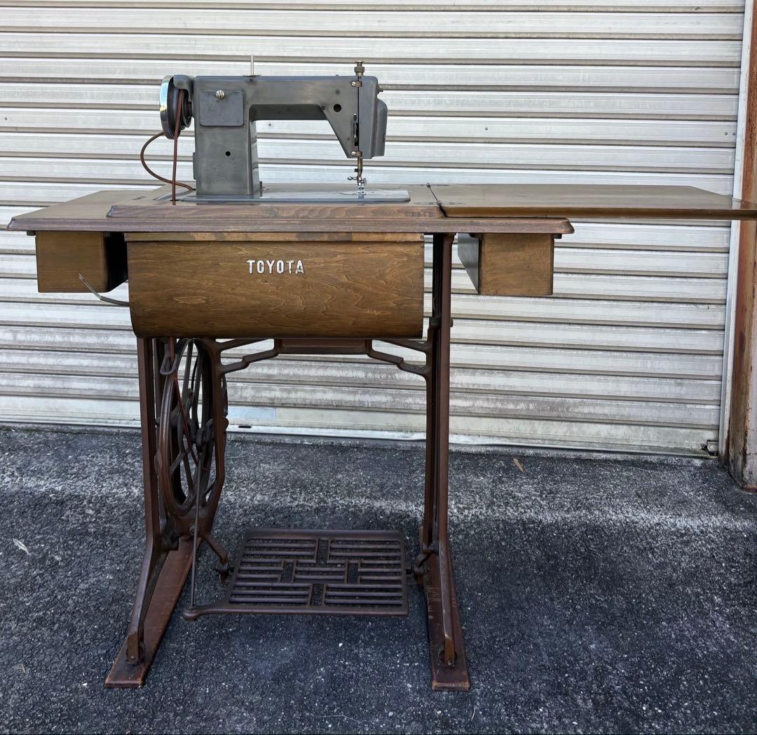 【希少】TOYOTA足踏みミシンレトロ アンティークミシン台・値下げしました。