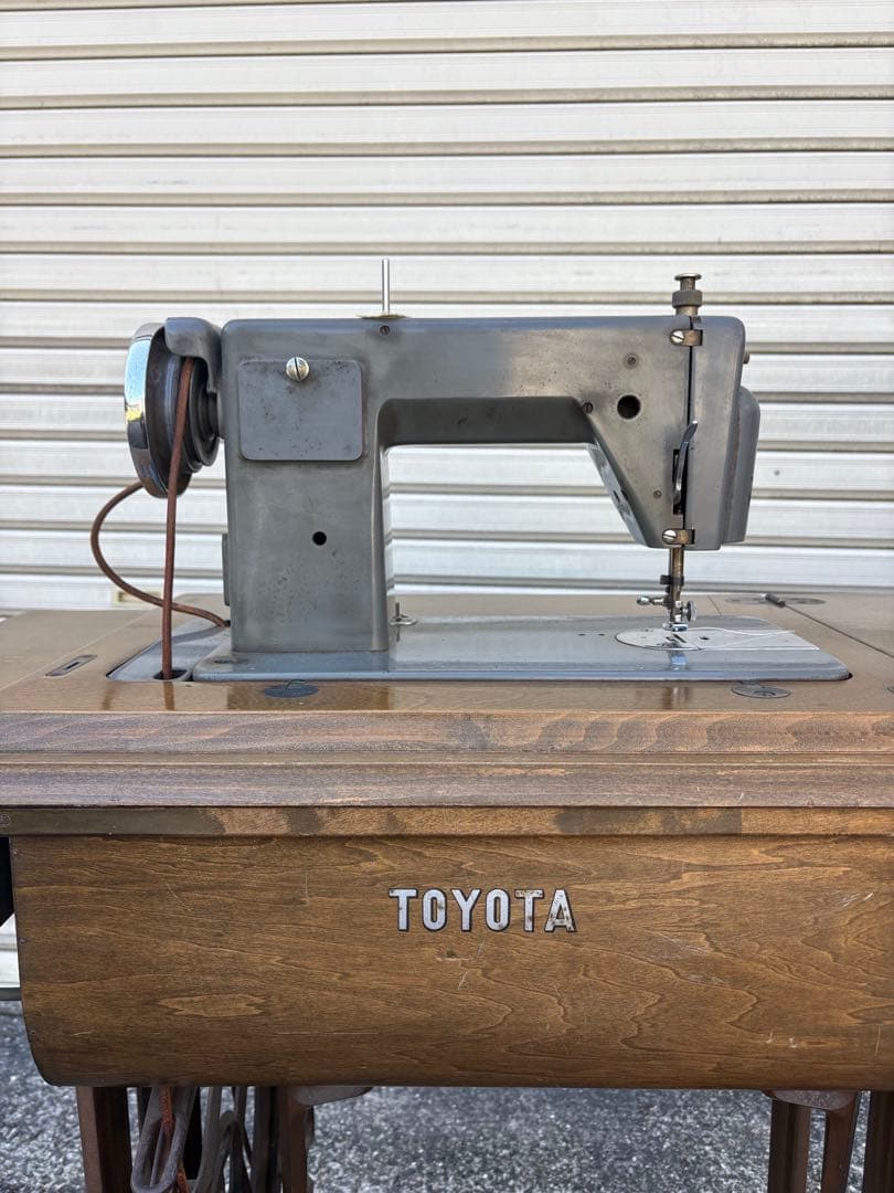 【希少】TOYOTA足踏みミシンレトロ アンティークミシン台・値下げしました。