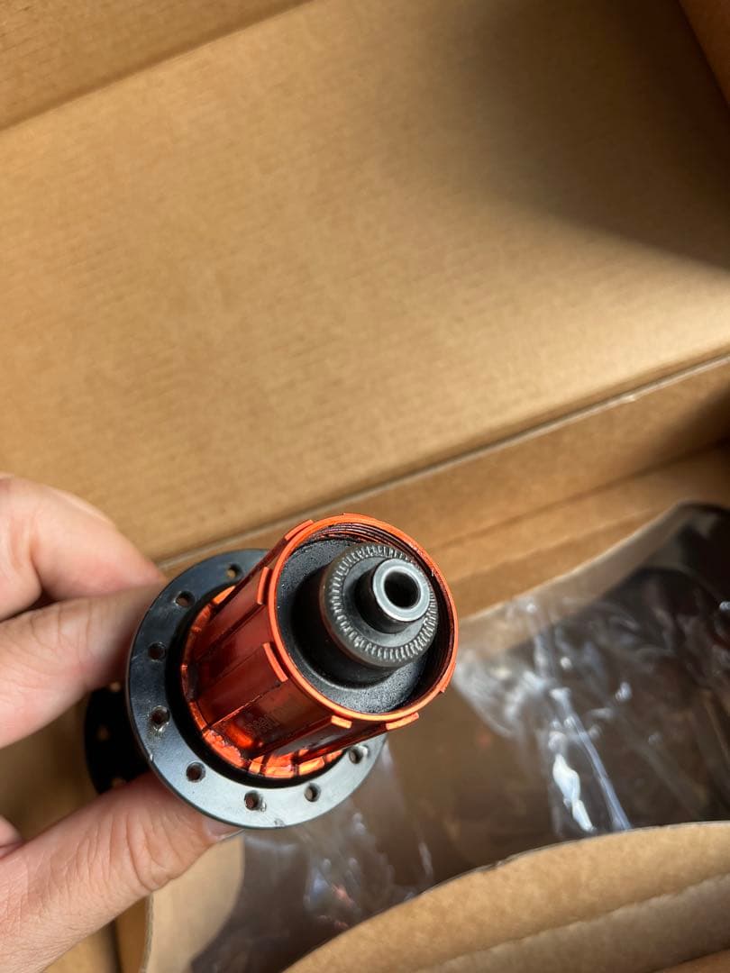 DT SWISS 240s ハブ 11速ロード用 24H