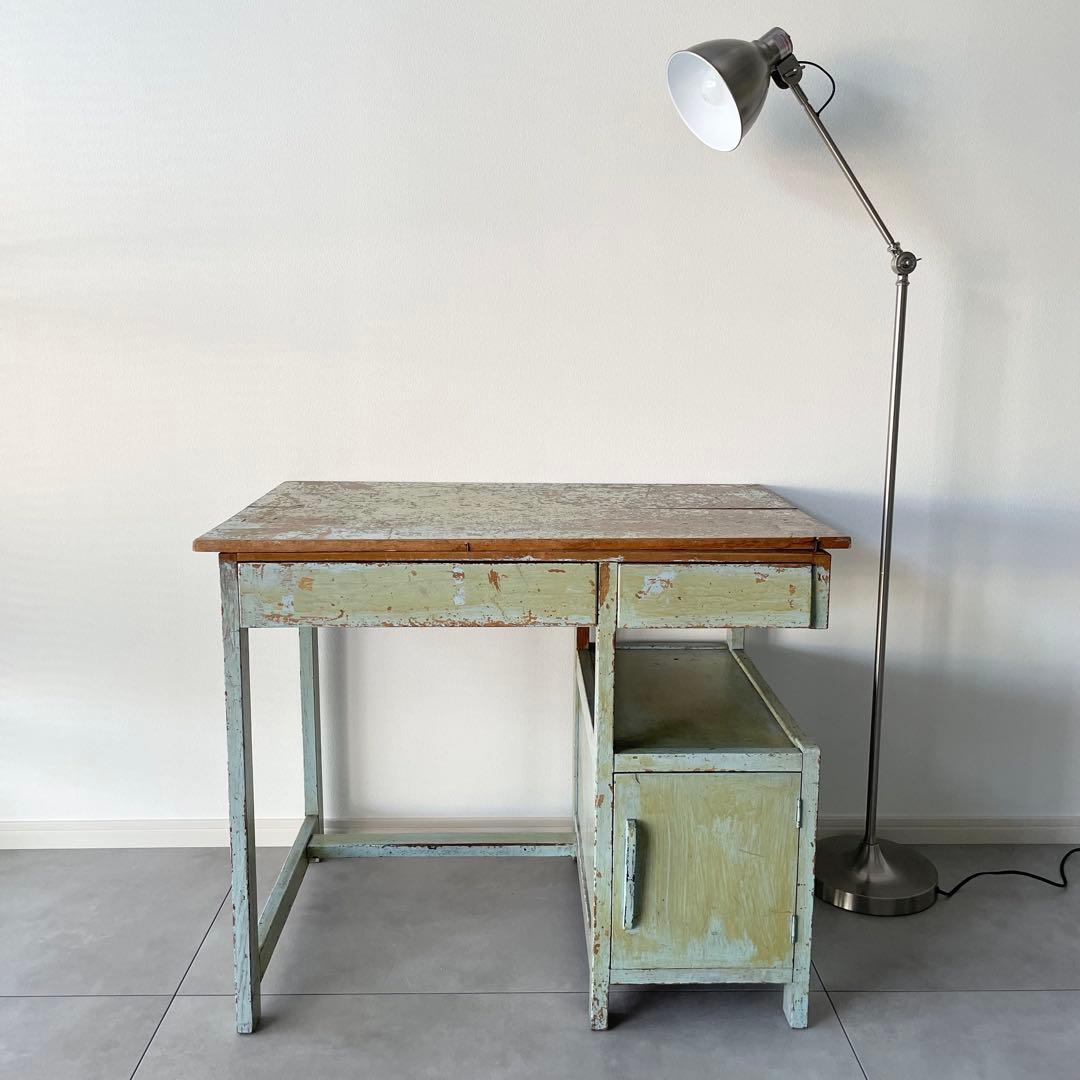 レトロなデスク　机　シャビー　昭和