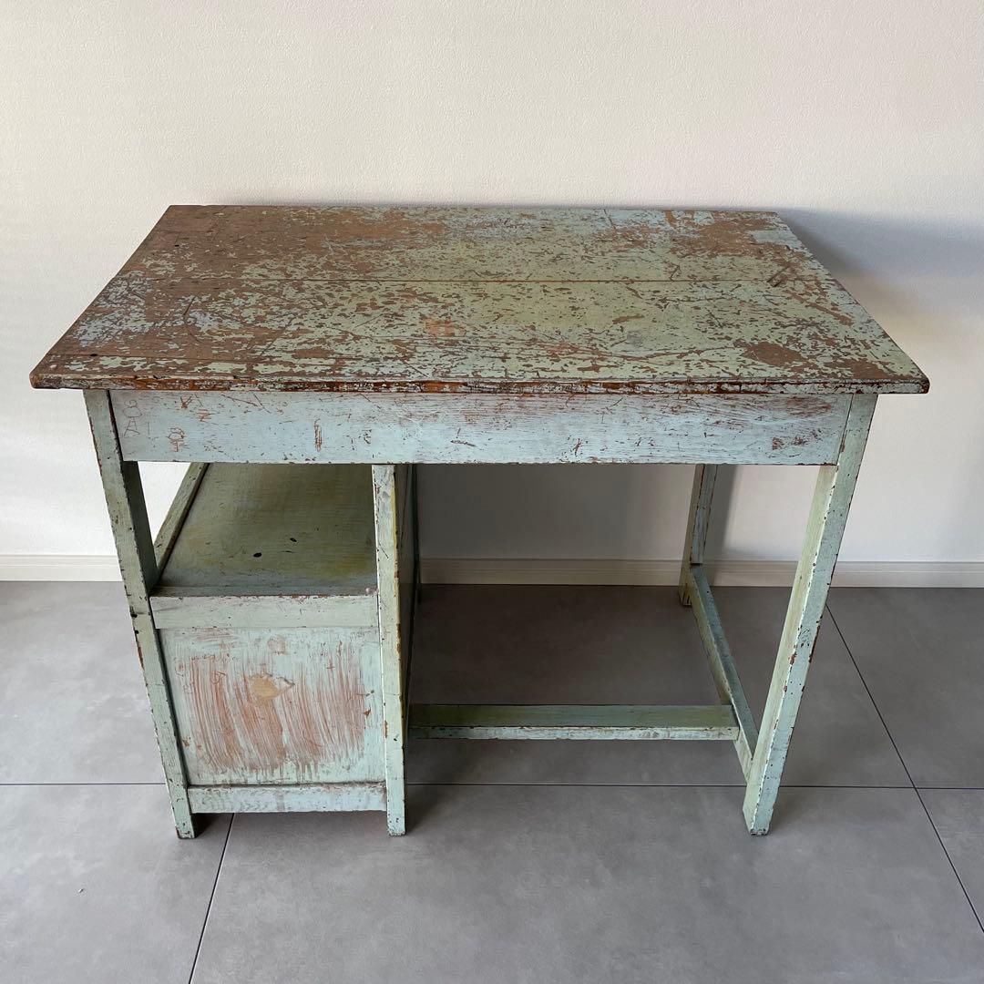 レトロなデスク　机　シャビー　昭和