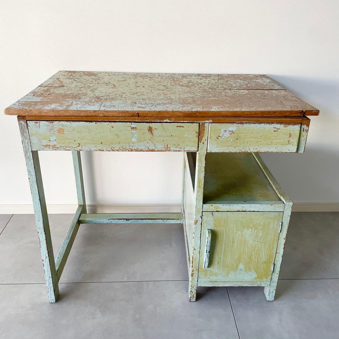 レトロなデスク　机　シャビー　昭和