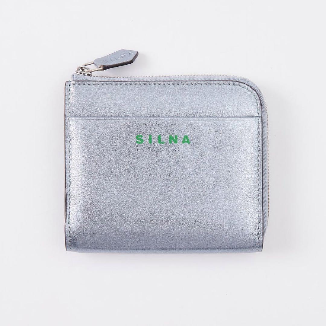 はな　SILNA メタリックシルバー 二つ折り財布　牛革　ミニサイフ