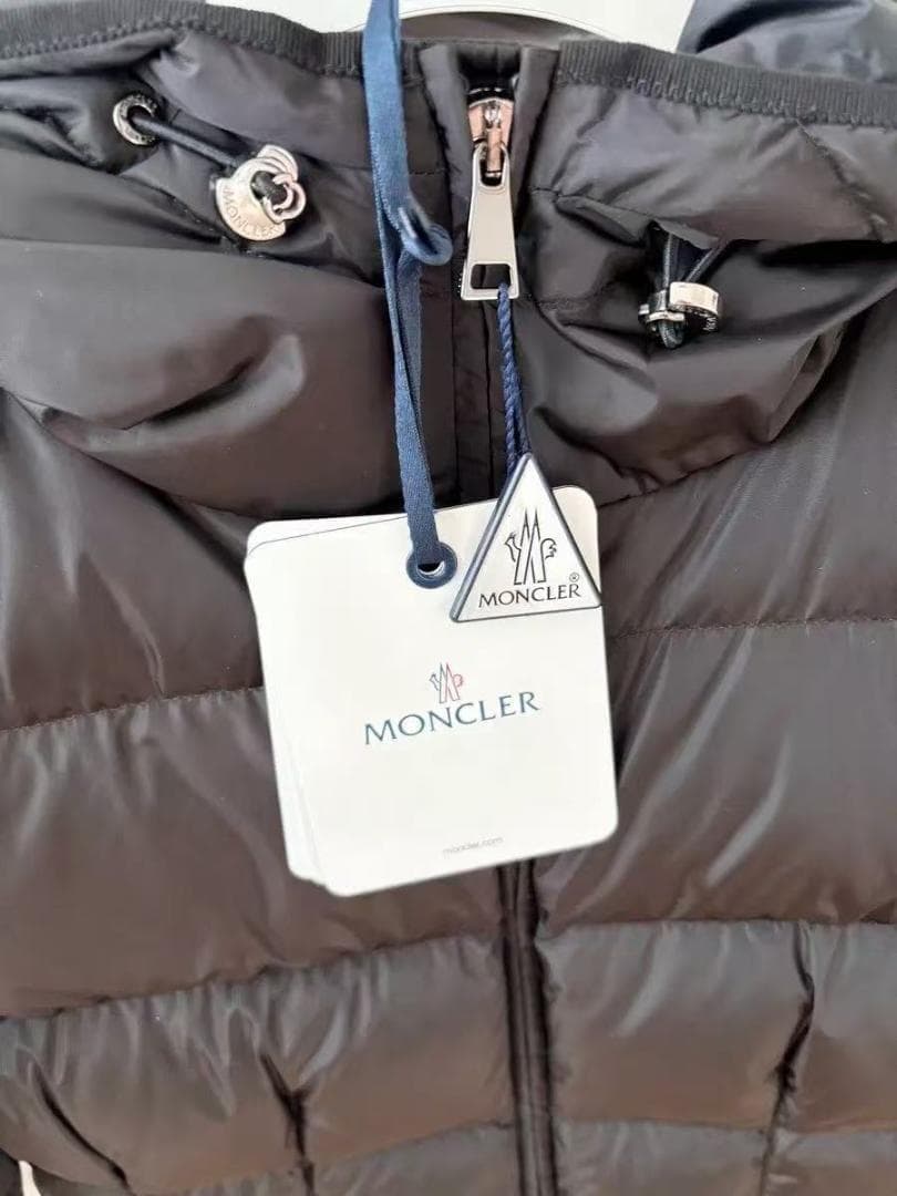 ☆MONCLER ☆《人気》 フード付き ブラックダウンジャケット(^^)✨