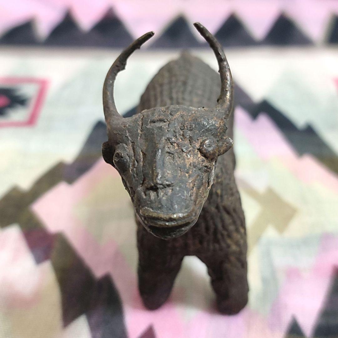 【アンティーク】インドの鋳造工芸品✨水牛のブロンズ像