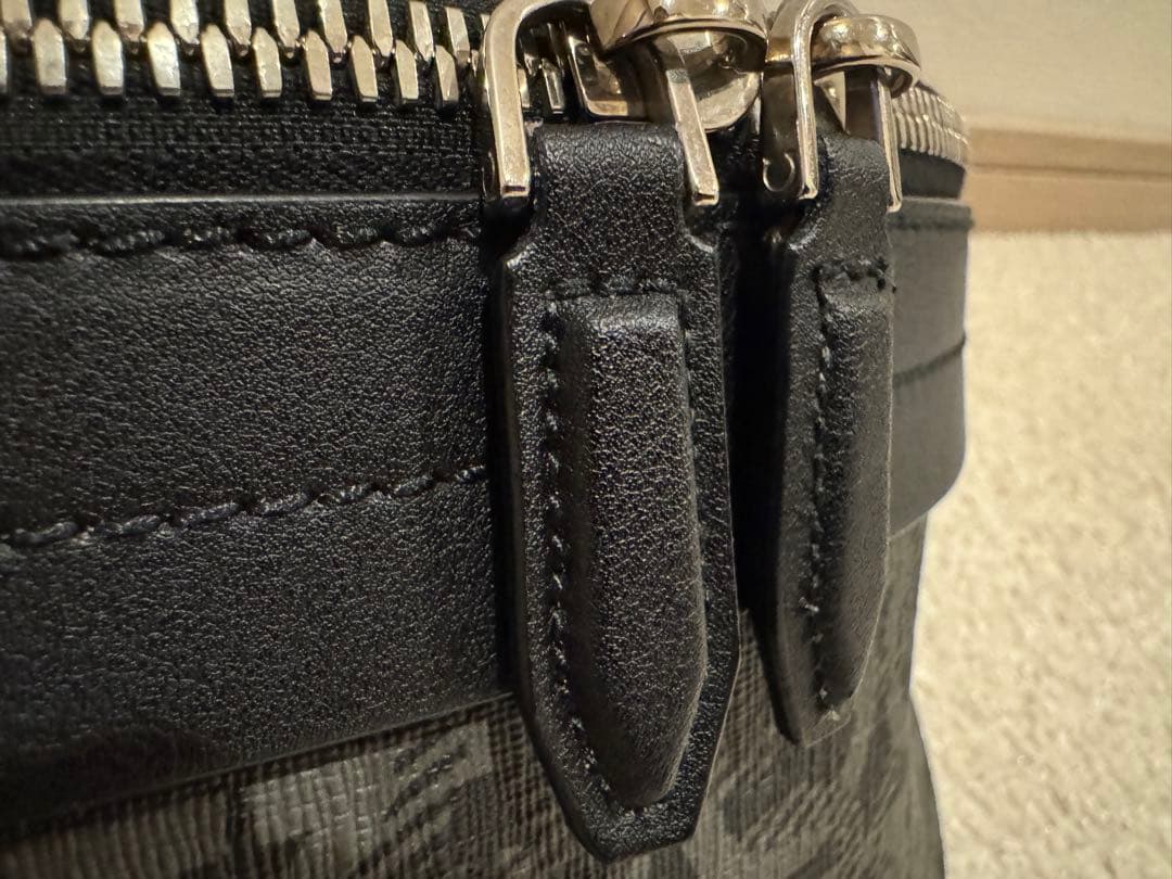 【セナ様Salvatore Ferragamo ボディバック ガンチーニ　レザー