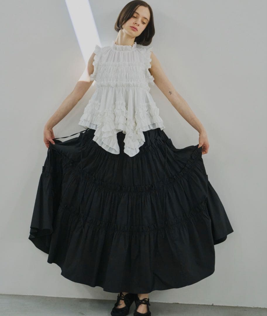 【1/9夜削除します】新品タグ付きPERNA（ペルナ）　フリルティアードスカート