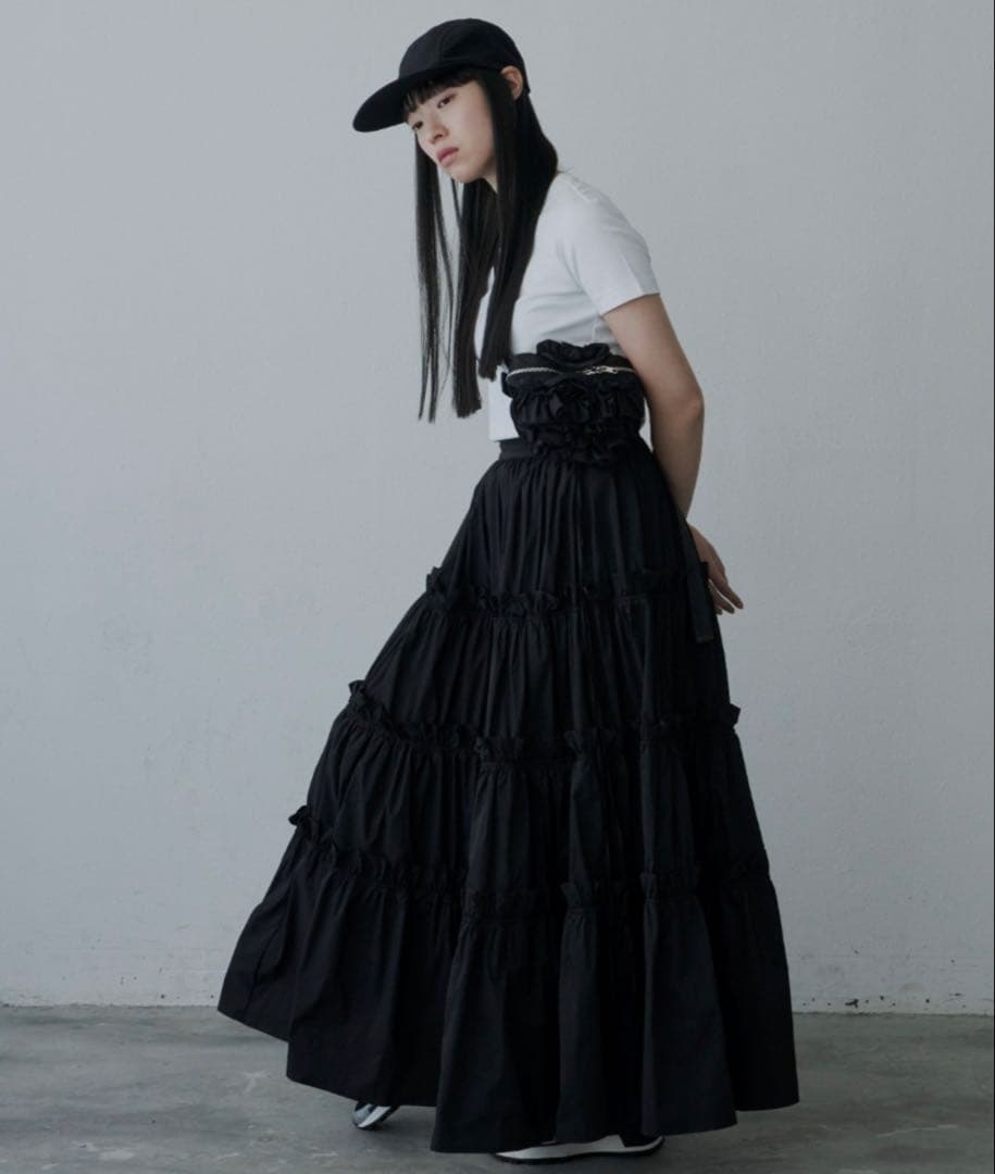 【1/9夜削除します】新品タグ付きPERNA（ペルナ）　フリルティアードスカート