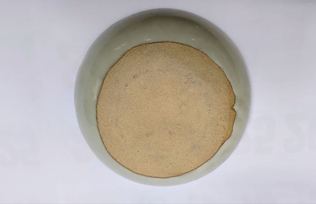 緑色波型皿と茶色平型皿セット