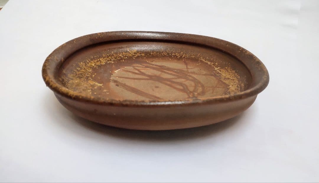 緑色波型皿と茶色平型皿セット