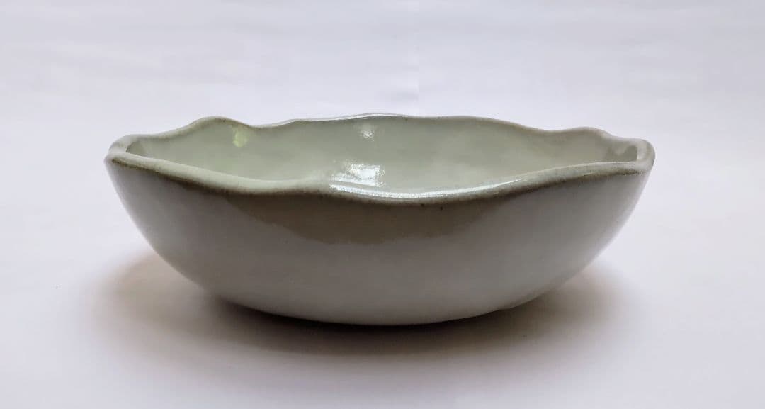 緑色波型皿と茶色平型皿セット