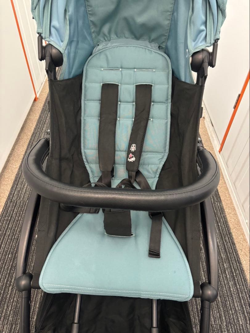 美品❗️ストッケヨーヨー３　ベビーカー　フレームはブラック、シートカラーはアクア
