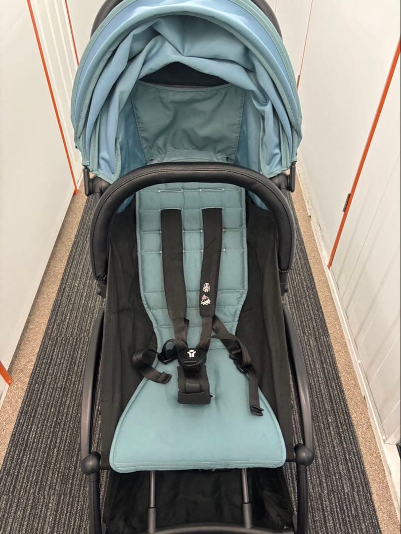 美品❗️ストッケヨーヨー３　ベビーカー　フレームはブラック、シートカラーはアクア