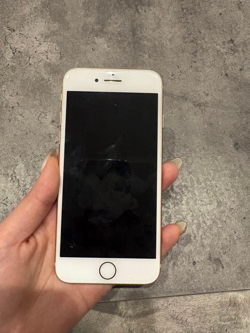 Apple iPhone 8 ゴールド 4.7インチ 本体
