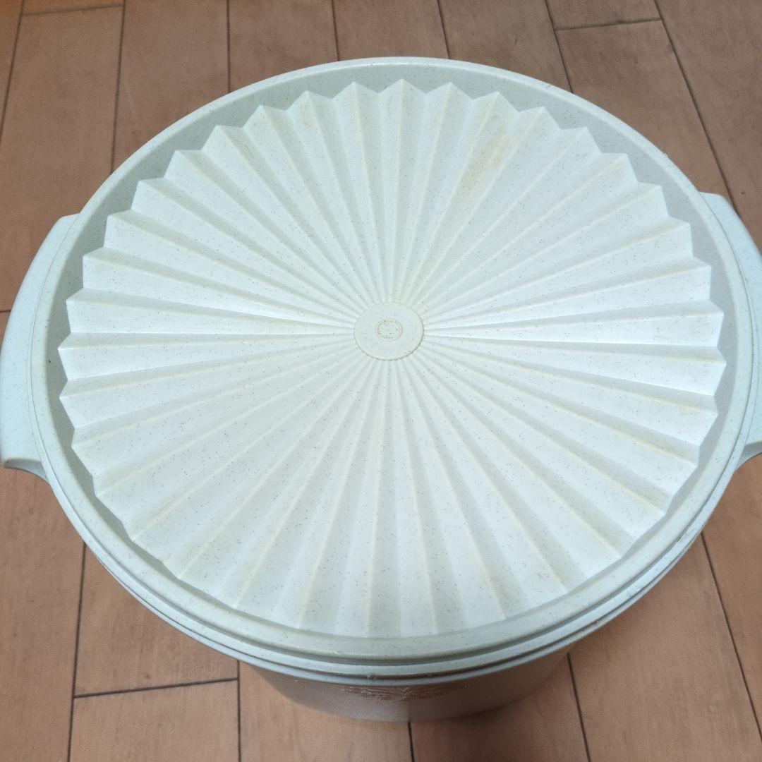 お値下げタッパーウェアマキシクイーンデコレーターホワイトベージュ 2個セット