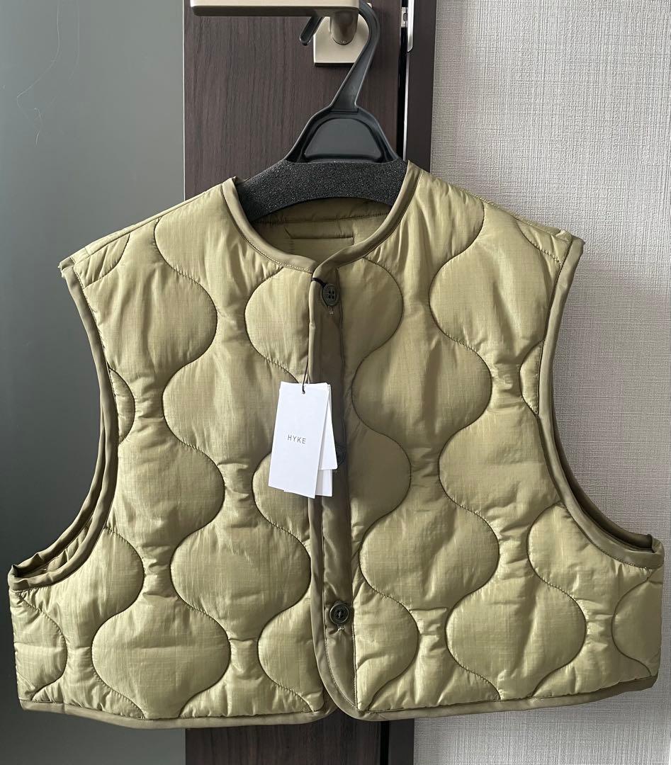 新品　HYKE（ハイク）QUILTED CROPPED VEST