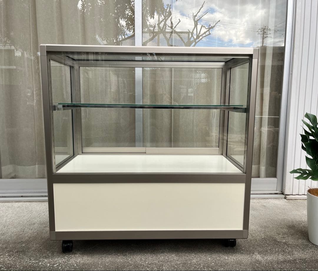 ◆引き取り限定◆エクシード　ガラスショーケース　24万　ストック付き　　照明付き