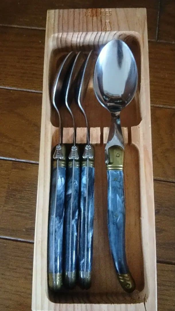 LAGUIOLE　スプーン4本セット　木箱入り