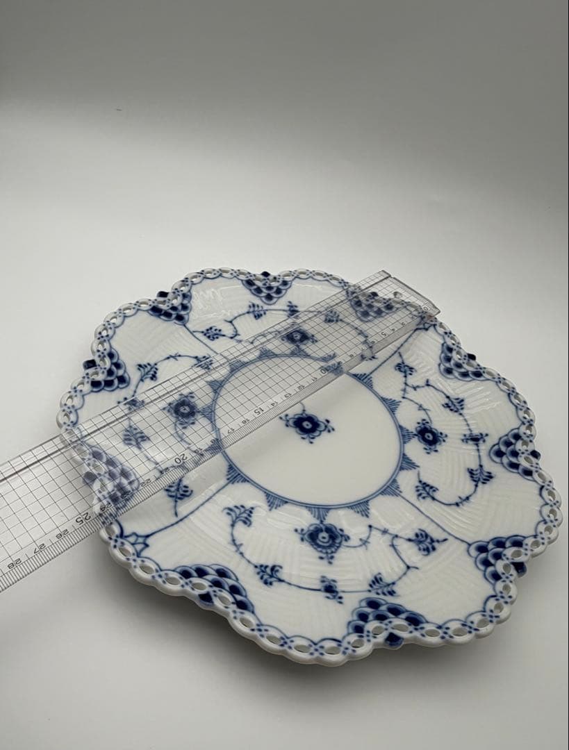 ロイヤルコペンハーゲン ブルーフルーテッド フルレース 花形 プレート