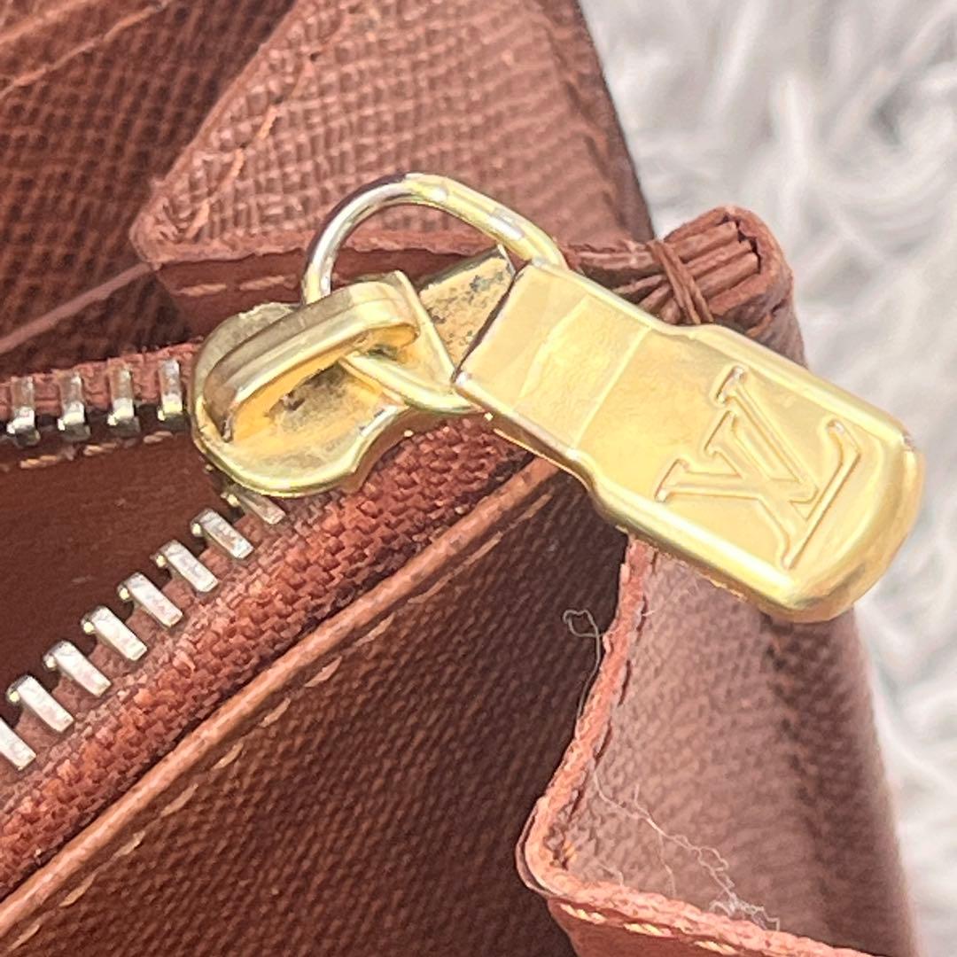 ルイヴィトン　ポルトフォイユサラ　長財布　モノグラムキャンバス