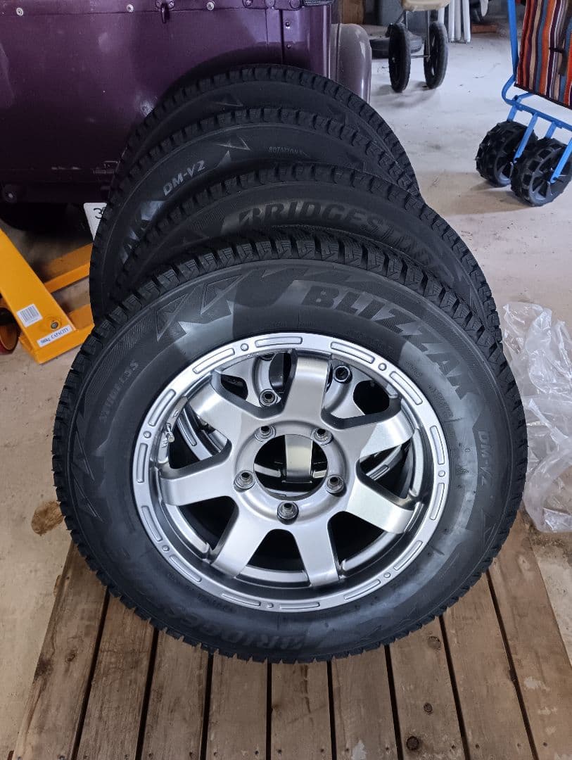 ジムニー用スタッドレス　ブリヂストン 175/80R16 アルミホイール付
