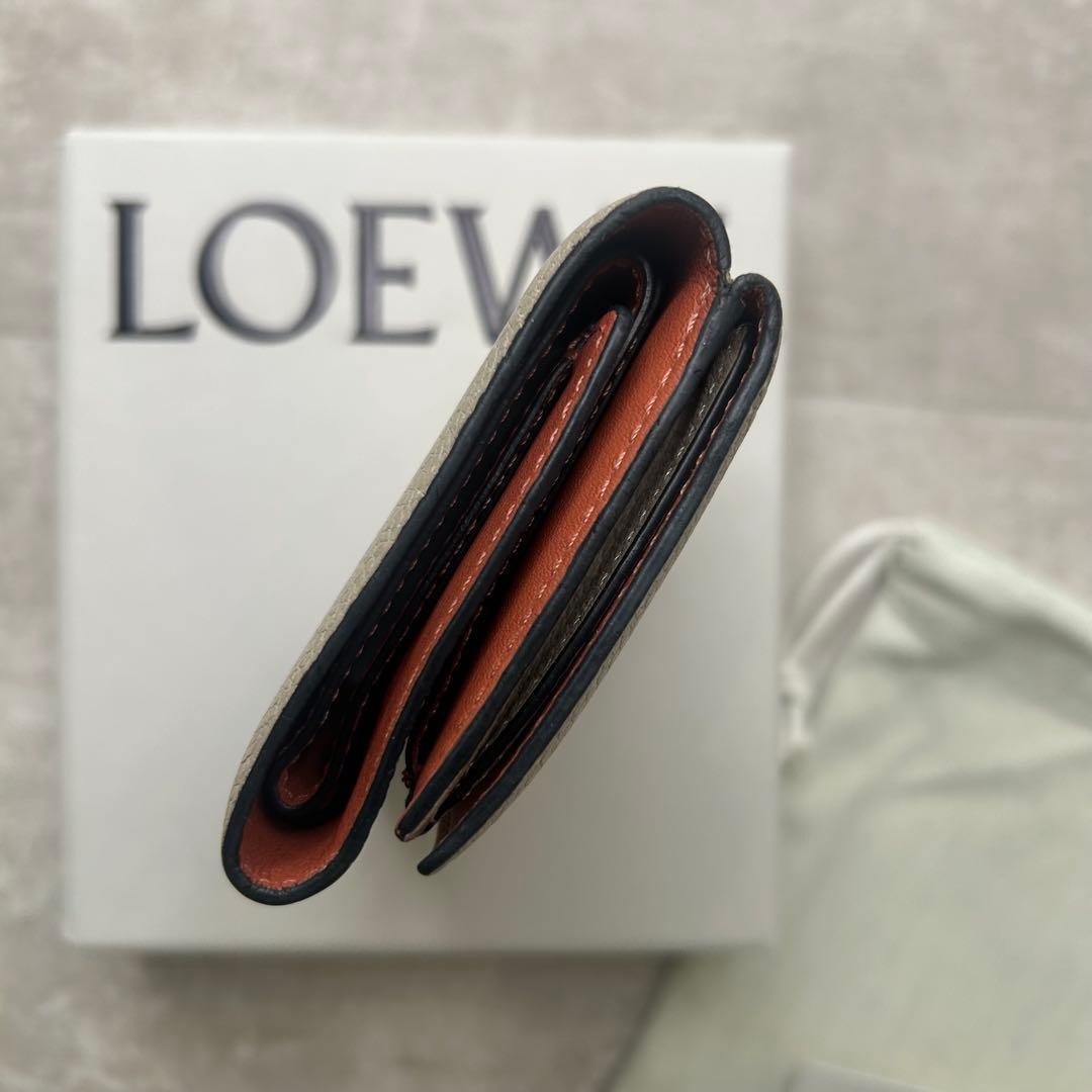 LOEWE ベージュ 三つ折り 財布 アナグラム ウォレット