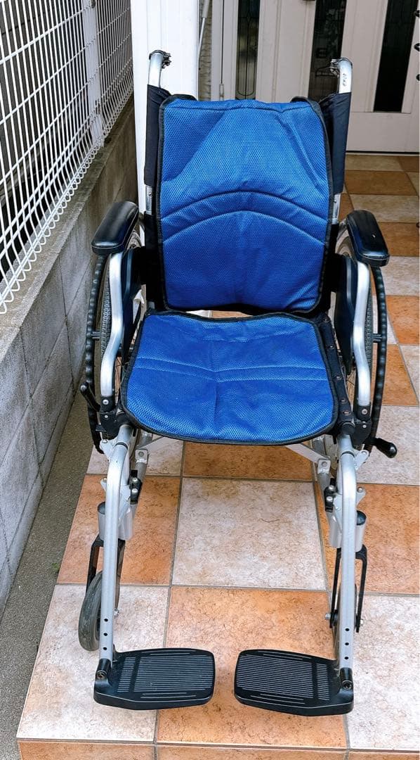 ケアテックジャパン　自走式車椅子　折りたたみ車椅子