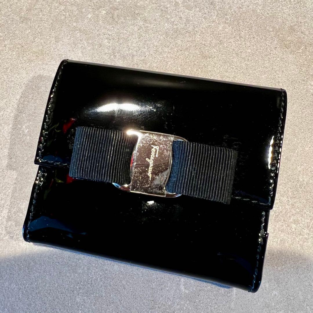 【Rico】フェラガモ エナメルリボン財布　二つ折り財布