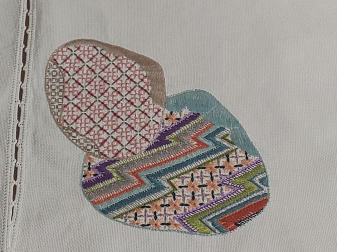 手刺繍 貝合わせ 模様入り 手編みレース縁取り 布製のれん 三つ割れ