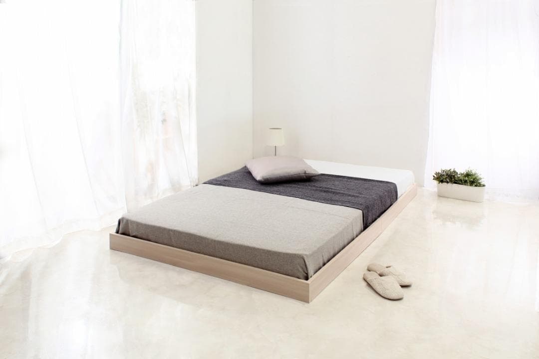 【ナチュラル　ブラックマットレス付】コンパクトなベッド　ヘッドレス　ローベッド