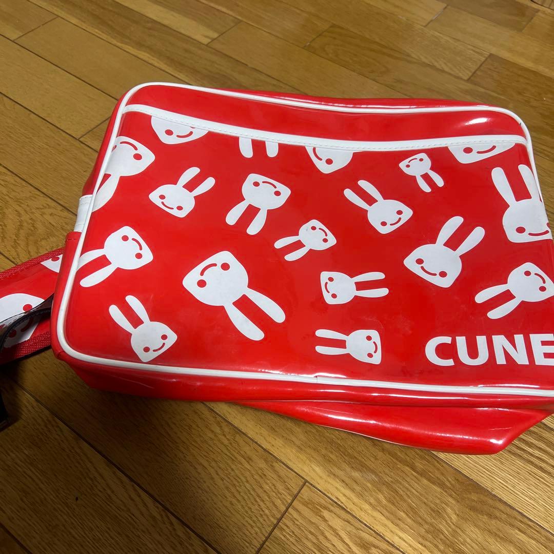 キューン　エナメルショルダーバッグ　CUNE