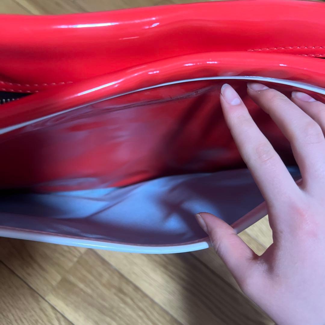 キューン　エナメルショルダーバッグ　CUNE