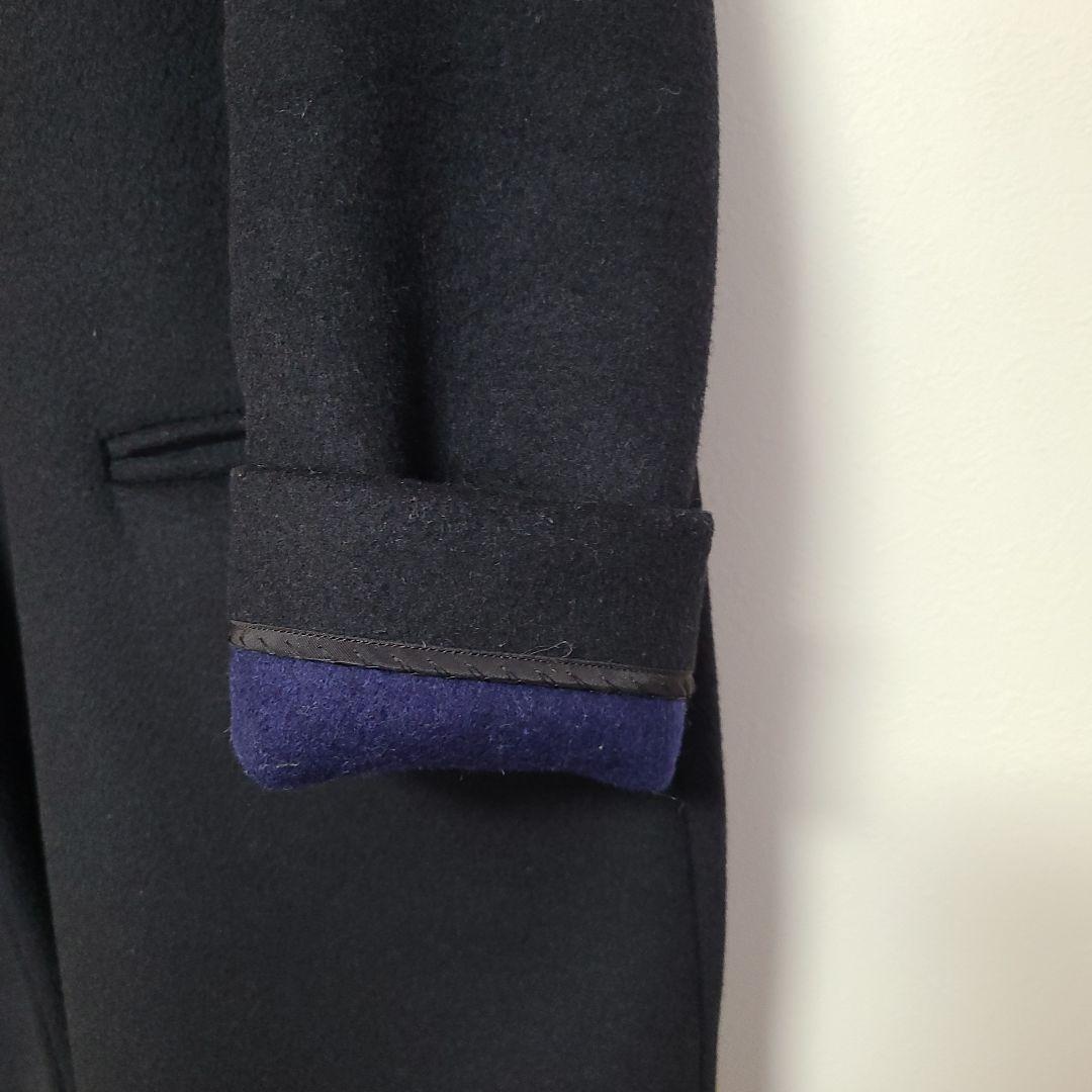 黒いチェスターコート