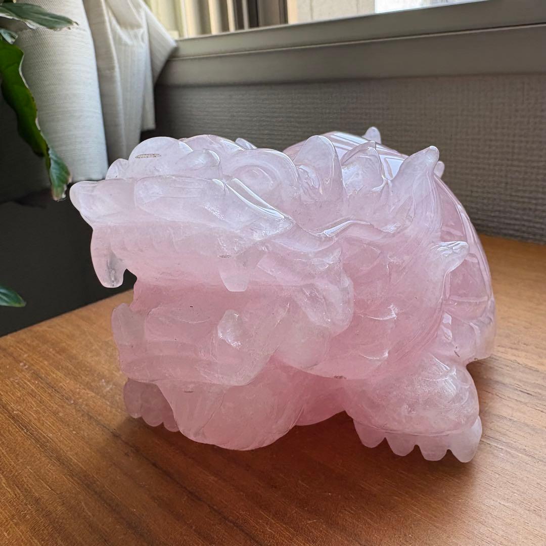 高品質 マダガスカル産ローズクォーツ 龍亀（ロングイ） 置物1.5kg