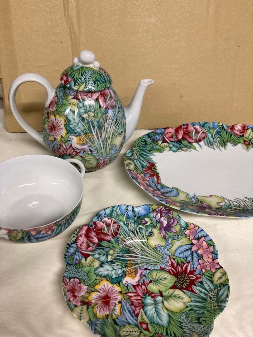 花柄食器セット ティーポット・プレート・ボウル