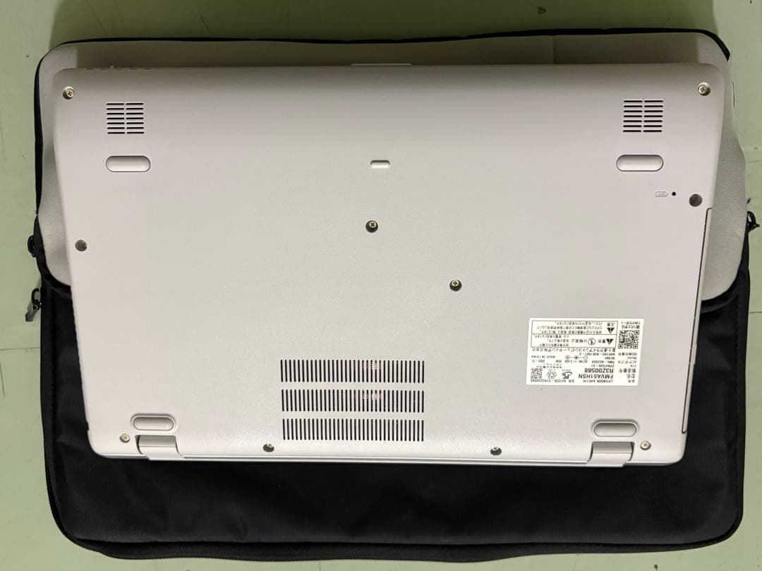 富士通製ノートパソコン「FMVA51HSN」シルバー