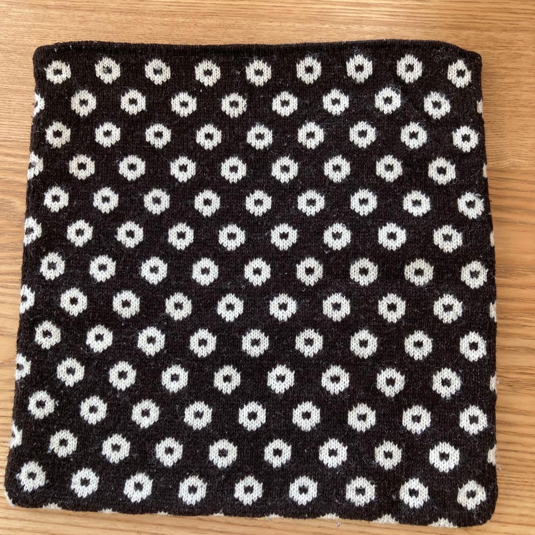 ビヨルク　クッションカバー　ドーナツ柄　ブラック