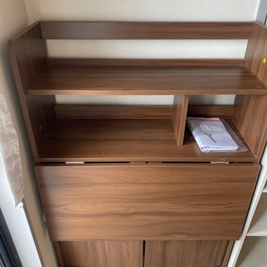 天板収納型ライティングデスク(キャスターチェア、照明付き)