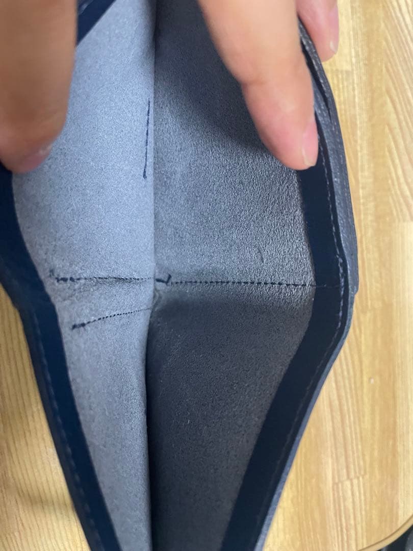 週末限定値下げ【美品】イルビゾンテ 二つ折り財布　ネイビー