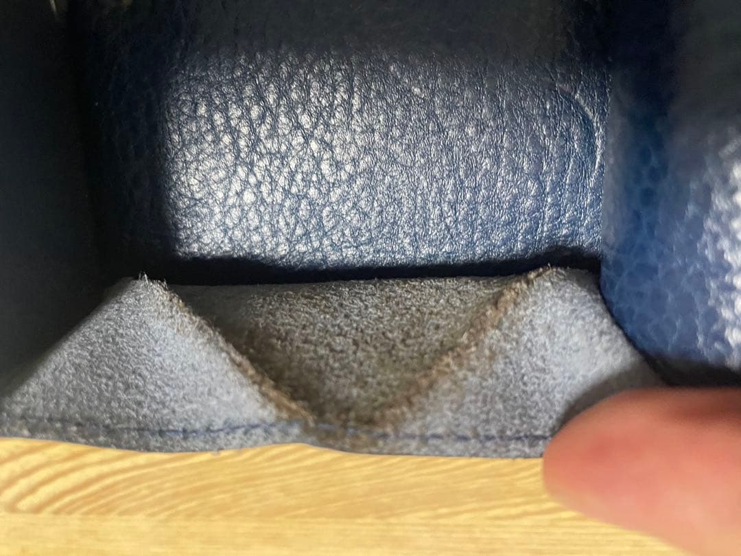 週末限定値下げ【美品】イルビゾンテ 二つ折り財布　ネイビー