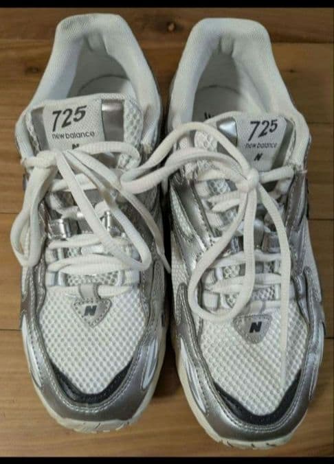 ニューバランス 725 ホワイト/シルバー スニーカー　23.5