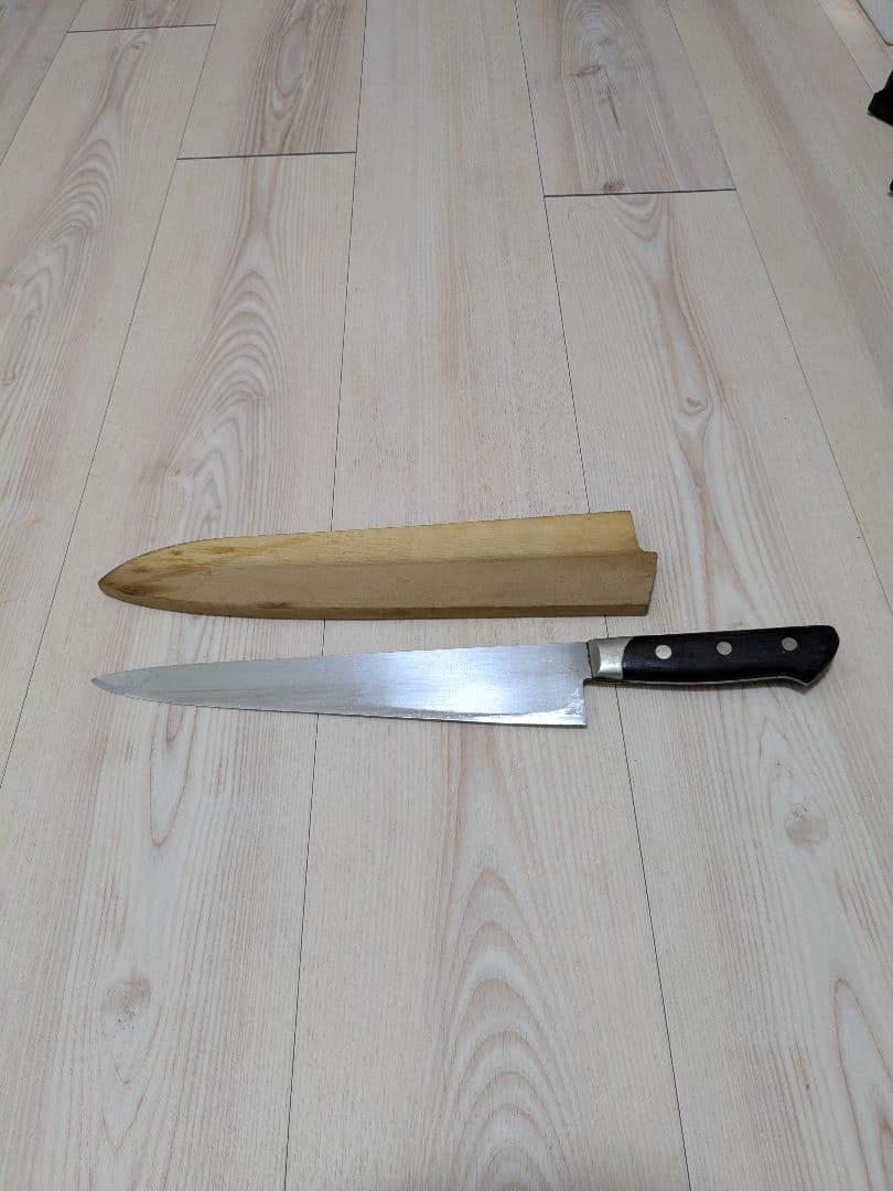 牛刀 バナジウム鋼製プラスチックハンドル 木製鞘付き