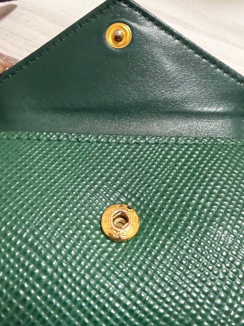 PRADA グリーン 三つ折り財布