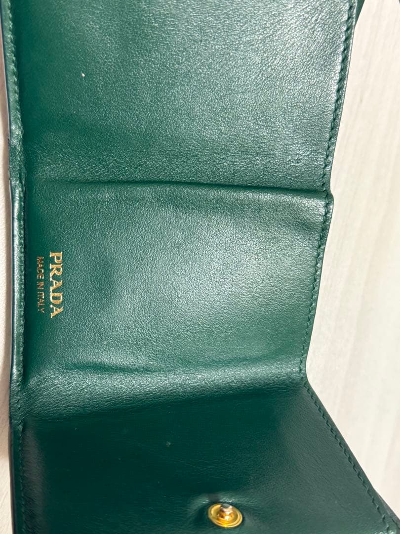 PRADA グリーン 三つ折り財布