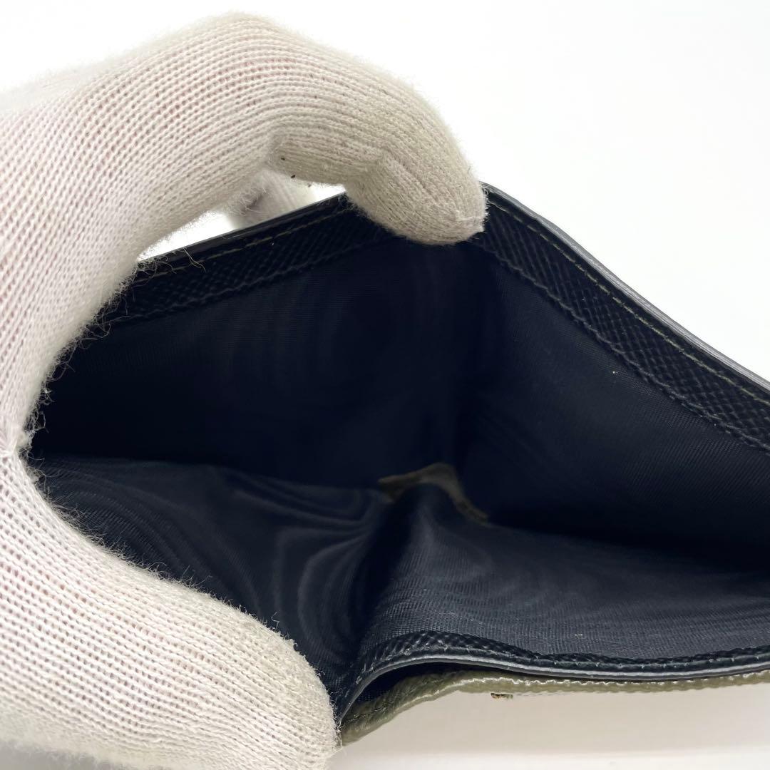 PRADAポケット付 サフィアーノ トライアングル 財布 黒　二つ折り